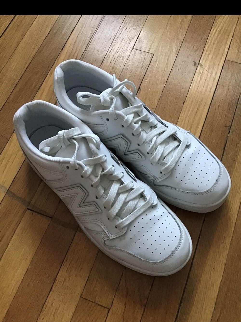 Luxe New Balance Ladies Size 7.5 Solid White Walking Sneakers N Logo,MINT
